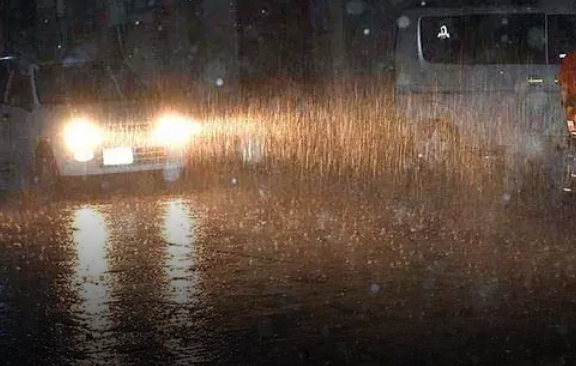 In Different Cities, Rain And Snow With Thunder, Cold Increased