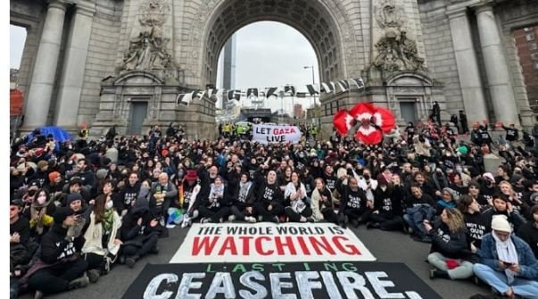 United States, Jewish Organizations Sit On Manhattan Bridge Against Israeli Atrocities