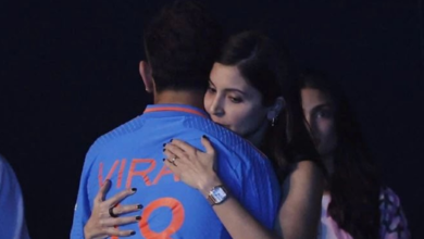 lost in the final; Anushka Sharma consoles heartbroken Kohli