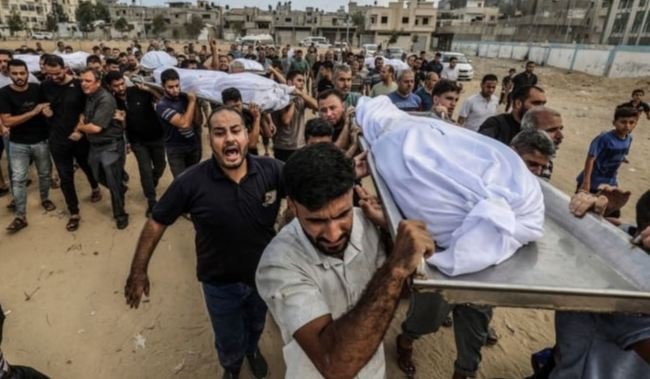 Gaza, The Zionist Army Fired Again On Palestinians Waiting For Aid, 17 Martyrs
