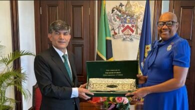 Pakistani High Commissioner Muhammad Saleem presenting credentials