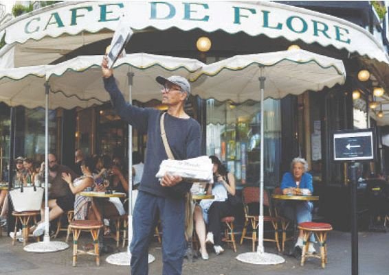 Newspaper vendor