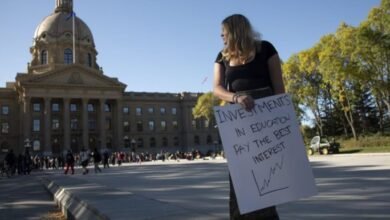 Alberta teachers' province-wide strike, government gives ultimatum to agree by Monday or withdraw