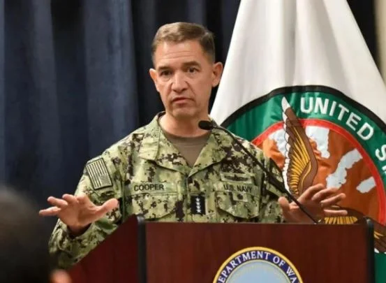 US President Donald Trump with the White House and Pentagon representing reported divisions over military strategy toward Iran.