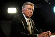 Veteran Canadian news anchor Lloyd Robertson, who passed away at the age of 92 after a distinguished career in broadcast journalism.