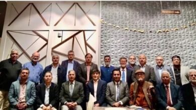 Pakistan High Commissioner Muhammad Saleem with Pakistani engineering professionals and UET alumni in Ottawa
