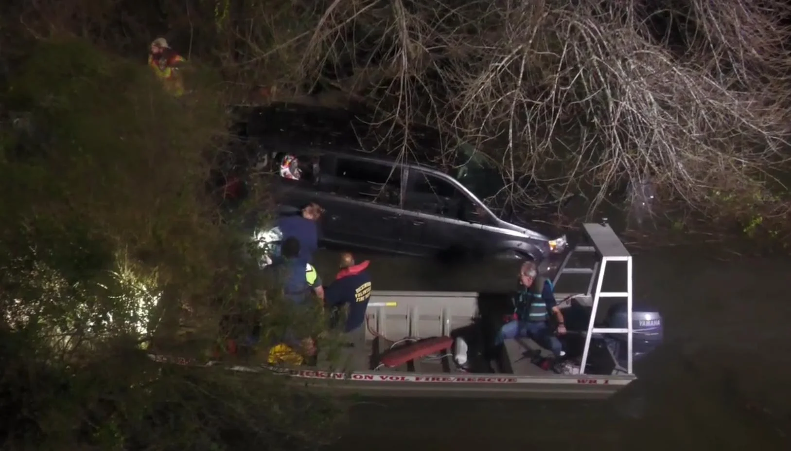 Car plunges into the Rideau River in Ottawa as bystanders rescue two people