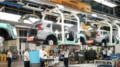 Canadian employees at work as Canada records 68,000 job losses and a 6.5 per cent unemployment rate in September 2026.