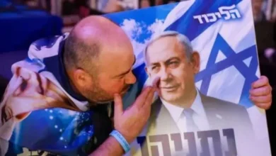Initial exit polls suggest a closely divided Israeli parliament, leaving the formation of the next government dependent on final results and coalition negotiations.