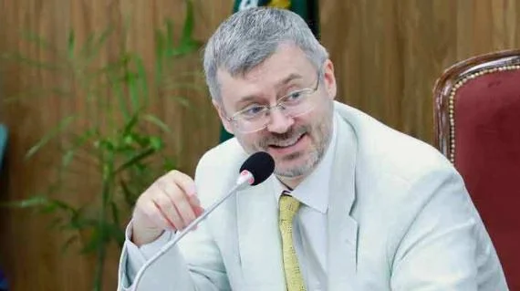 Russian Ambassador Albert P. Khorev, who offered Russian cooperation to ease tensions between Pakistan and Afghanistan and restore border trade.