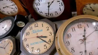 Clock being adjusted as Canada prepares for the end of daylight saving time in November 2026.